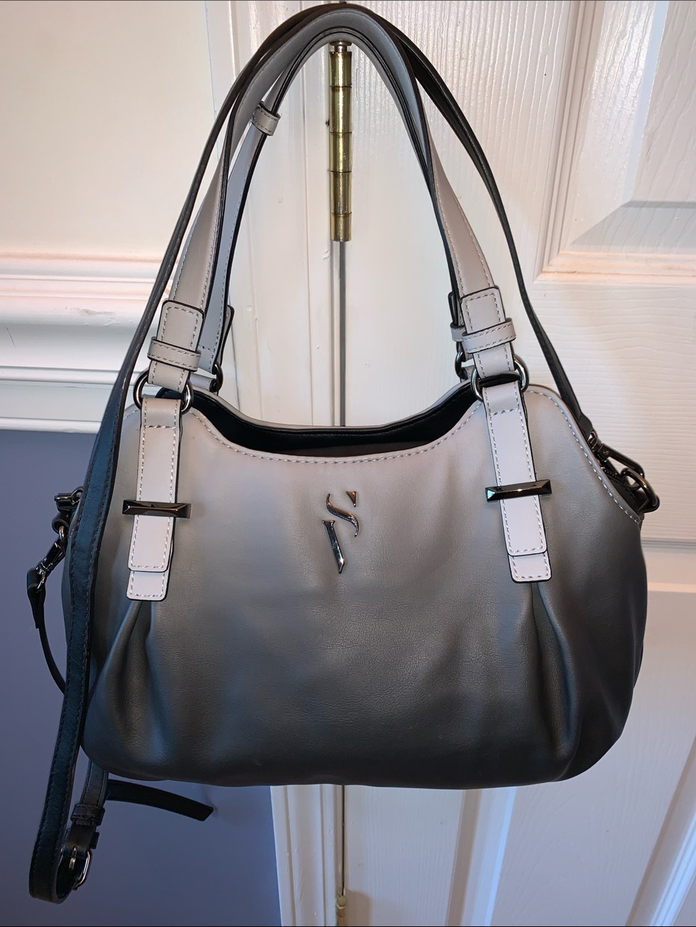 Simply Vera Wang ombre gray and black Crossbody handbag